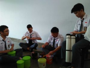 ALAT MUSIK DARI BAHAN BEKAS