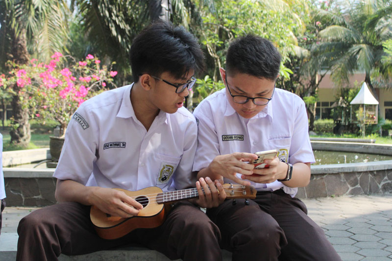 Bersosialisasi dengan Sosiologi