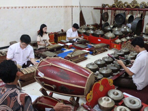 Gamelan Ambil Alih Panggung PPS Gamelan Ambil Alih Panggung PPS