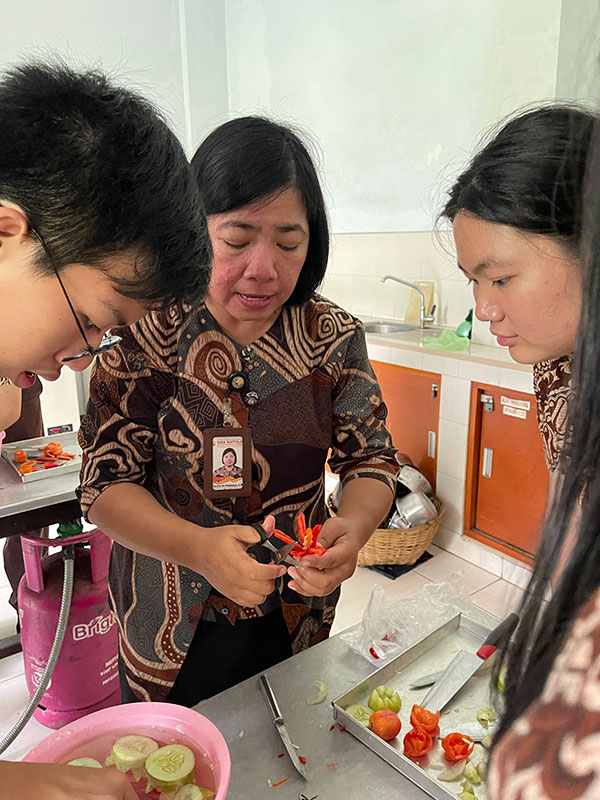Sentuhan Akhir di atas Piring Sentuhan Akhir di atas Piring