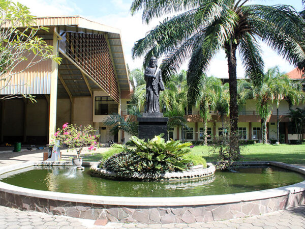 Di Balik Kolam SMAK Santo Paulus