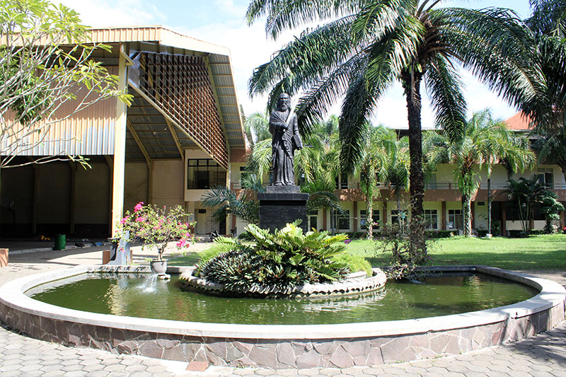 Di Balik Kolam SMAK Santo Paulus