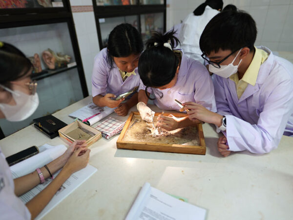 Jas Putih dan Laboratorium Jas Putih dan Laboratorium