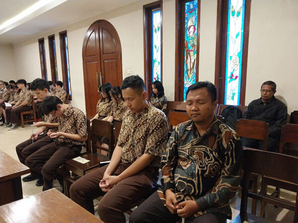50 Untaian Doa untuk Bunda Maria