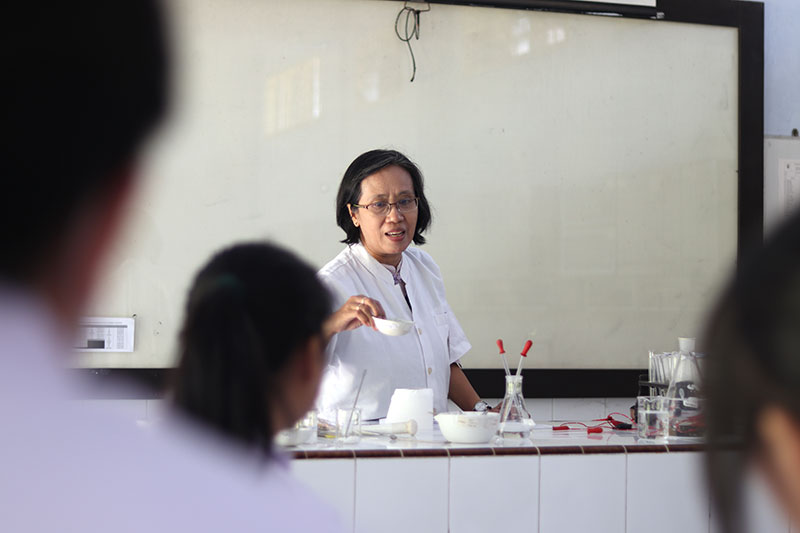 Antara Menerima dan Melepaskan