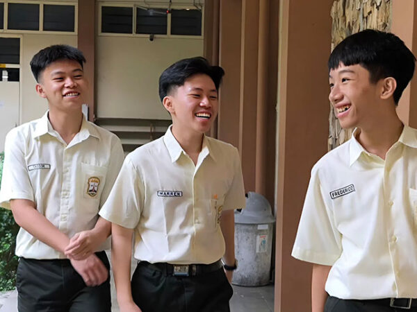 Memainkan Peran