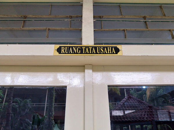 Butuh Bantuan Masalah Persuratan? Ke Ruang Tata Usaha Aja!