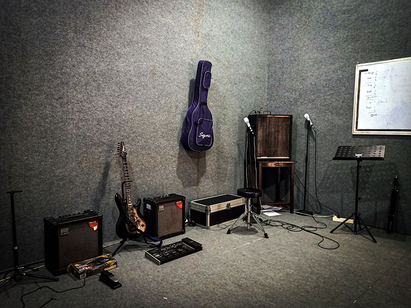 Ruang Band : Berpacu dalam Melodi Riang Ruang Band : Berpacu dalam Melodi Riang
