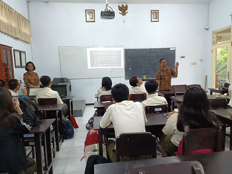 Yang Senior-Senior Aja