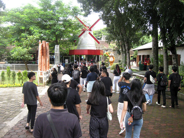 Sepatu Merah’s Wild Adventure