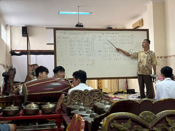 Melatih Keterampilan Musik dengan Bermain Gamelan