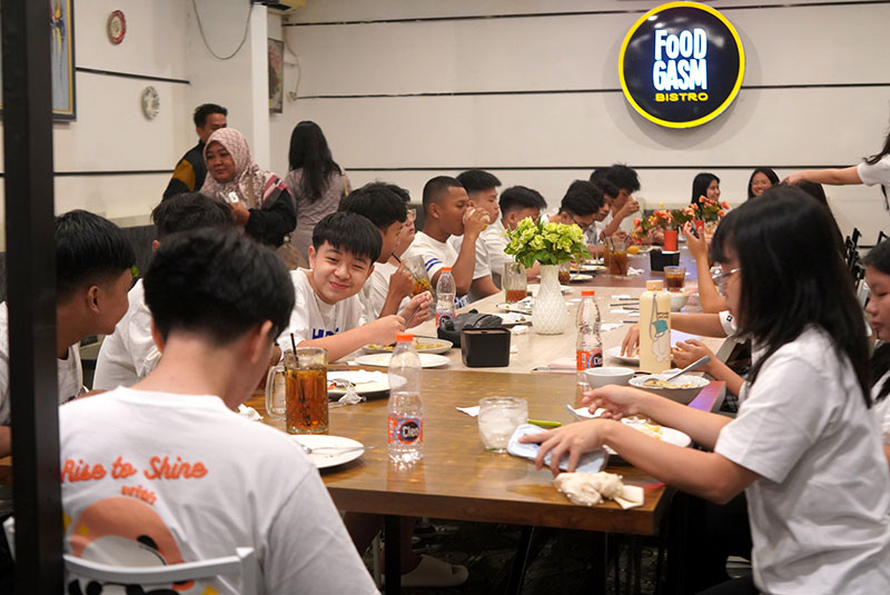 SPONTANITAS KEBERSAMAAN — BUKBER BERSAMA X2WINKLE