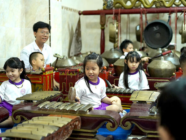 Si Kecil Bermain Gamelan Si Kecil Bermain Gamelan