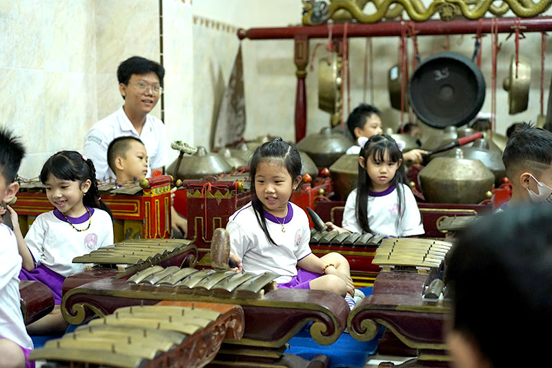 Si Kecil Bermain Gamelan