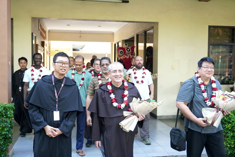 Menyambut Kedatangan Tamu dari Mancanegara