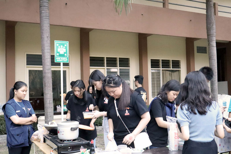 Simulasi Menjadi Entrepreneur Simulasi Menjadi Entrepreneur