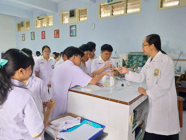 Awal Tahun Ada Kegiatan Apa Sih di Laboratorium Biologi?