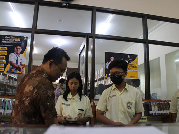 Sang Duta: Lentera Dunia Sang Duta: Lentera Dunia