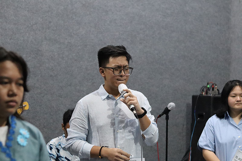 Harmoni Agama: Ibadah Sesuai dengan Keyakinannya - SMAK Santo Paulus Jember