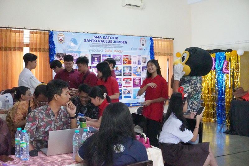 Mengenal Lebih Dekat SMAK Santo Paulus Mengenal Lebih Dekat SMAK Santo Paulus