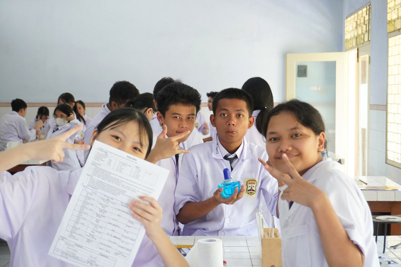 Praktikum Kimia, Belajar Lebih Menyenangkan