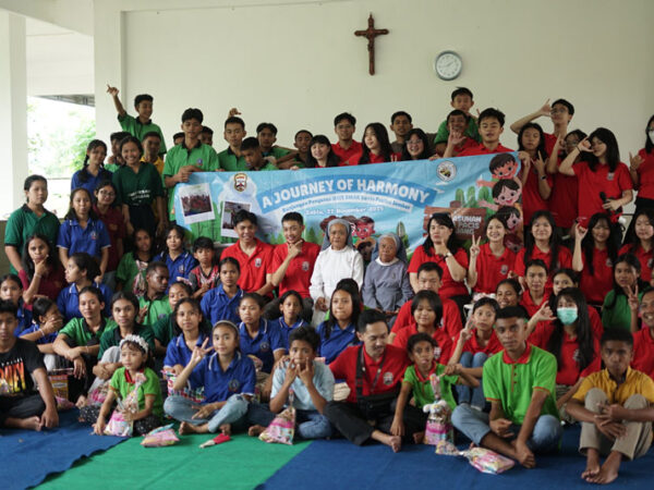 Persaudaraan dan Kasih yang Abadi di Regina Pacis Persaudaraan dan Kasih yang Abadi di Regina Pacis