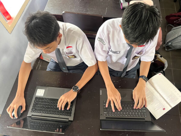 Riset Bahasa Ala Murid Kelas XI
