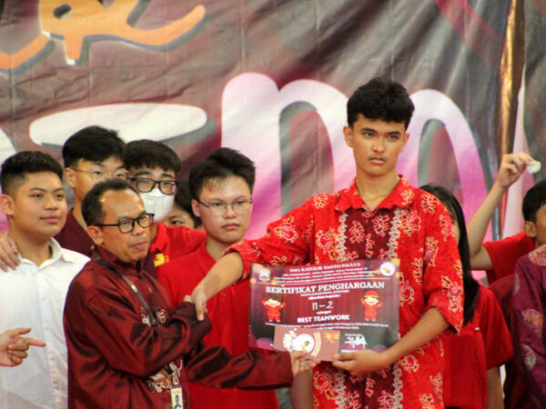 Satu Panggung, Seribu Warna