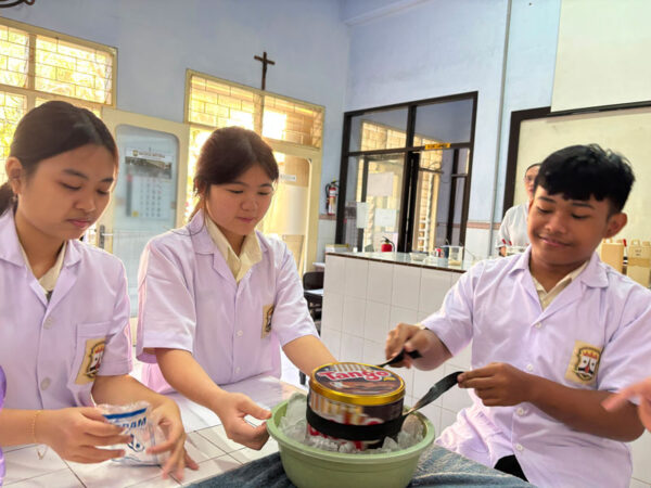 Di Sekolah Bikin Es Puter?!