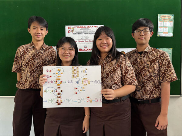 Uniknya Praktik Kimia di SMAK Santo Paulus